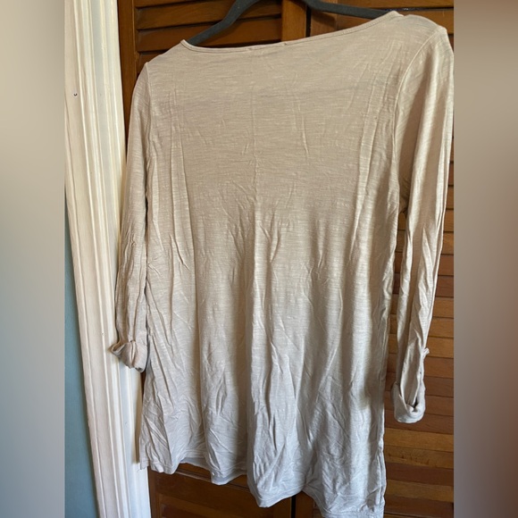 White House black market size medium roll sleeve top - Picture 3 of 3